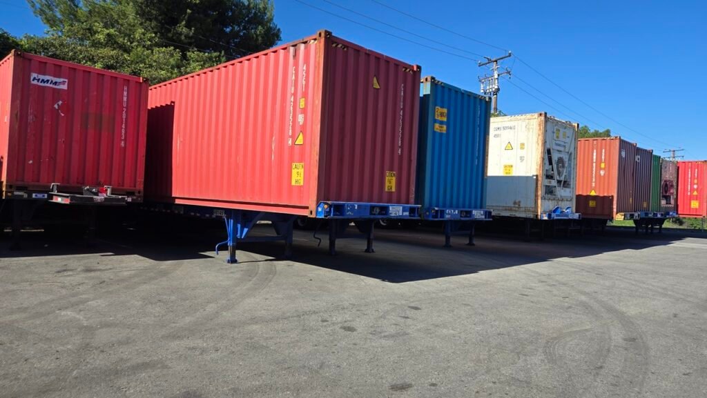 对于大件行李家具物品从加拿大海运回国价格多少钱?三房两厅或四個房间东西要跨国搬家回国费用多少?Ship2China国际搬家公司提供优惠20尺或40尺集装箱海运费用报价,从加拿大温哥华、多伦多海运集装箱回国