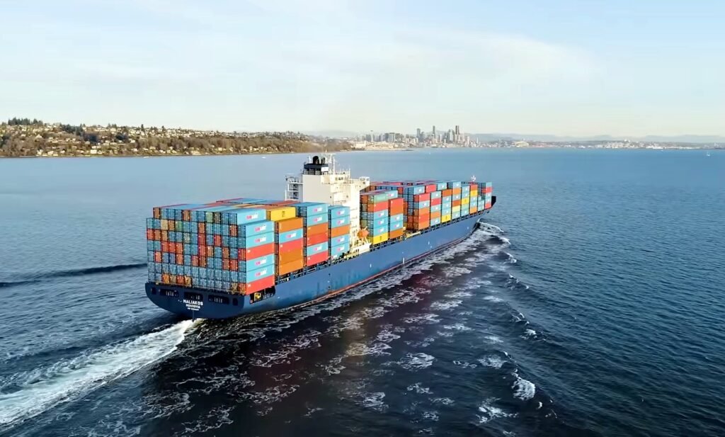 Ship2China加拿大货运代理公司精确计算找出最快速安全且便宜运费报价给客户,希望华侨留学生得到最安全快速且经济划算的空运及海运回国物流服务。