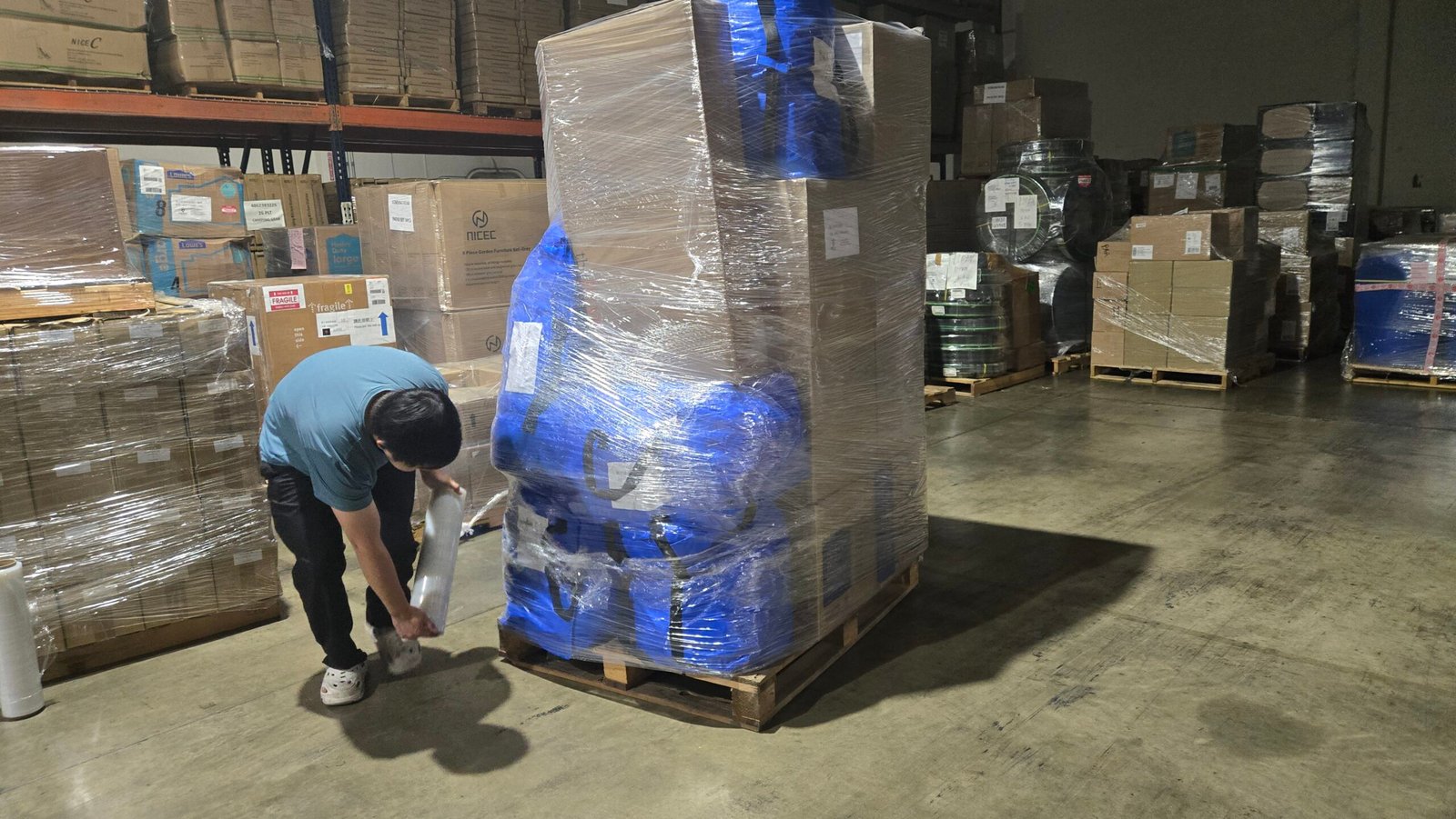 Ship2China海运公司将私人物品装上托盘集运从加拿大及美国海运回国