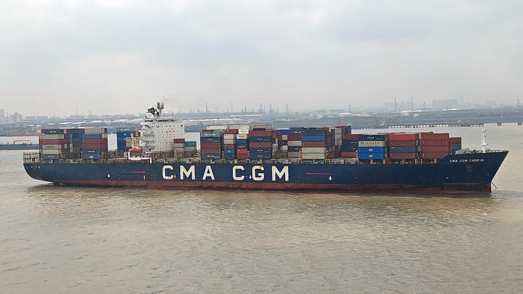 西雅图海运搬家回国配合船班CMA CGM从西雅图出发到中国上海 Ship2China美国货运代理公司精确计算找出最快速安全且便宜运费报价给客户,希望华侨留学生得到最安全快速且经济划算的空运及海运回国物流服务。