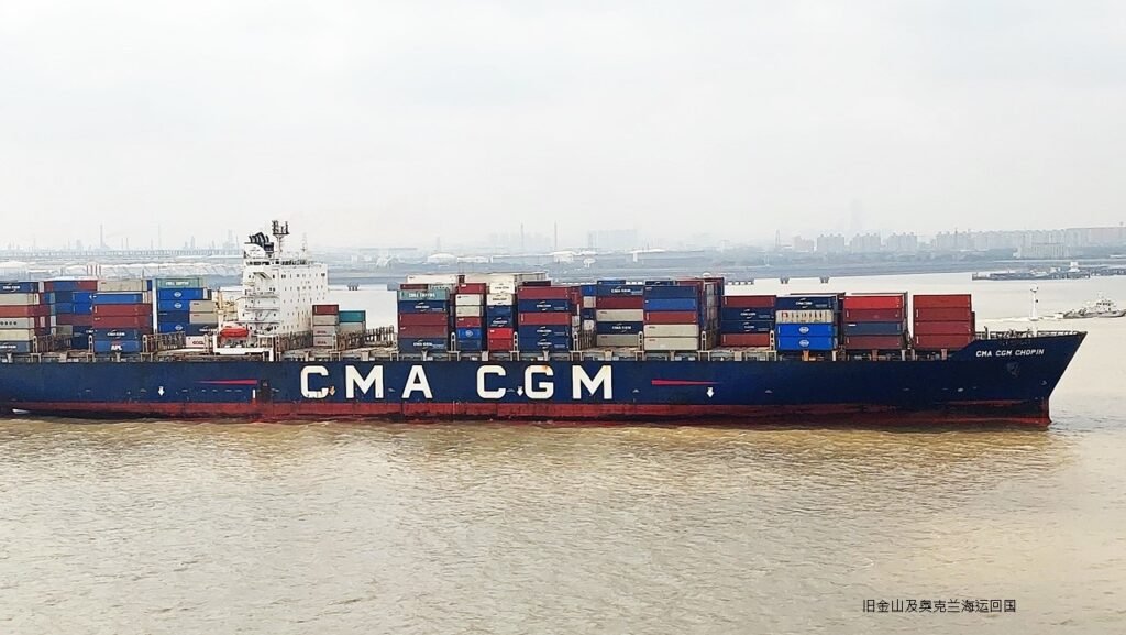 Ship2China美国货运代理公司结合空运或海运找出最便宜费用协助华侨留学生从旧金山及奥克兰海运家具钢琴行李集装箱回国，LCL旧金山及奥克兰海运家具回国淡季价格最低只要美金$350元/CBM，旺季海运价格$500元/CBM，奥克兰是北加州旧金山湾区唯一出口港口，船班较少运费相对较高，20尺海运集装箱回国运费最低美金$3500元，2021年运费最高点约美金15000元，海运运费价格浮动非常大，建议客户提早预订船仓节省运费，Ship2China货运公司在奥克兰的出口仓库提供保税、仓儲、报关、集装箱运送、装柜、拆柜服务，服务地区包含旧金山湾区旧金山(San Francisco)、三藩市、圣荷西(San Jose)、苗必达 (Milpitas)、菲利蒙 (Fremont)、萨尼维尔 (Sunnyvale)、圣塔克拉拉(Santa Clara)及附近地区包含沙加缅度(Sacramento)等地的海运搬家寄送大件行李家具回国服务。