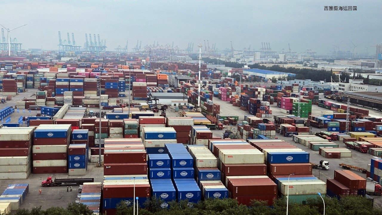 Ship2China西雅图货运代理公司结合空运或海运找出最便宜费用协助华侨留学生从西雅图海运家具钢琴行李集装箱回国,LCL西雅图海运家具回国淡季价格最低只要美金$400元/CBM,旺季海运价格$550元/CBM,西雅图集装箱海运回国运费最低只要美金$3000元,2021年运费最高点约美金12000元,海运运费价格浮动非常大,建议客户提早预订船仓节省运费,美国西北方华盛顿州的主要出口港口是西雅图港 (Port of Seattle)与附近的塔科马港 (Port of Tacoma) 共同组成了西北海港联盟 (The Northwest Seaport Alliance, NWSA),Ship2China弹性调配视情况分别是从西雅图港或塔科马港出口海运回国,Ship2China货运公司在西雅图Seattle的出口仓库提供保税、仓儲、报关、清关、集装箱运送、装柜、拆柜服务,服务地区包含华盛顿州地区包含西雅图、贝尔维尤 (Bellevue)、雷德蒙德 (Redmond)、柯克兰 (Kirkland)、萨马米什 (Sammamish)及附近地区包含金县 (King County)及普吉特海湾 (Puget Sound) 地区的海运搬家寄送大件行李家具回国服务。 Ship2China西雅图货运代理公司结合空运或海运找出最便宜费用协助华侨留学生从西雅图海运家具钢琴行李集装箱回国,LCL西雅图海运家具回国淡季价格最低只要美金$400元/CBM,旺季海运价格$550元/CBM,西雅图集装箱海运回国运费最低只要美金$3000元,2021年运费最高点约美金12000元,海运运费价格浮动非常大,建议客户提早预订船仓节省运费,美国西北方华盛顿州的主要出口港口是西雅图港 (Port of Seattle)与附近的塔科马港 (Port of Tacoma) 共同组成了西北海港联盟 (The Northwest Seaport Alliance, NWSA),Ship2China弹性调配视情况分别是从西雅图港或塔科马港出口海运回国,Ship2China货运公司在西雅图Seattle的出口仓库提供保税、仓儲、报关、清关、集装箱运送、装柜、拆柜服务,服务地区包含华盛顿州地区包含西雅图、贝尔维尤 (Bellevue)、雷德蒙德 (Redmond)、柯克兰 (Kirkland)、萨马米什 (Sammamish)及附近地区包含金县 (King County)及普吉特海湾 (Puget Sound) 地区的海运搬家寄送大件行李家具回国服务。