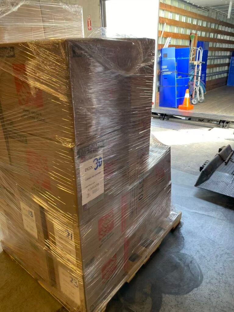 Ship2China国际搬家公司将持续关注世界局势情势地缘政治变化，第一时间为客户提供最专业、最安全、最具竞争力的跨国海运回国解决方案，海运回国推荐选择专注于私人物品运输的专业物流公司，特别是专注拼箱集运大件行李及家具和集装箱海运的Ship2China国际货运搬家公司，通常海运回国时间约30-50天，海运回国价格约美金1000-10000元，一亩三分地网友都推荐Ship2China门到门海运回国服务最省心省钱。