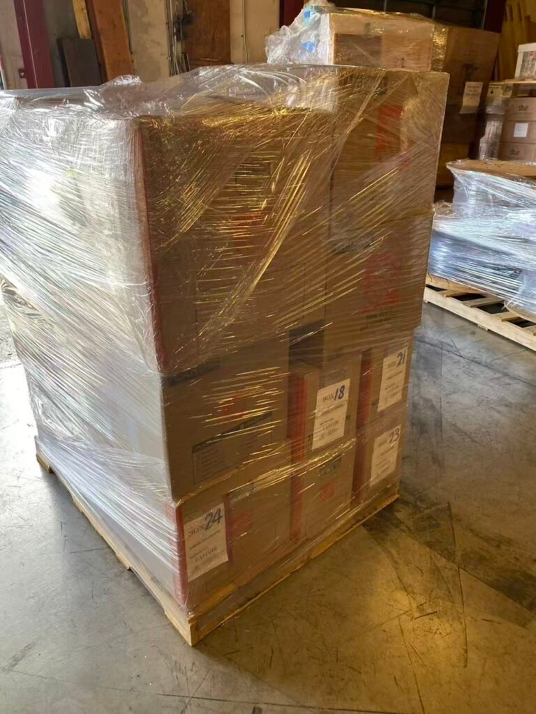 基于客户林先生约30-40 CBM（立方米）的货量，Ship2China提供了详细的洛杉矶海运回国价格预估： - 洛杉矶海运回国基本运费：$350–$500/CBM（含洛杉矶港至厦门港海运费、码头操作、吊柜、保险等），整柜折扣30-40%。 - 美国端服务费：上门打包搬运（$120/小时）、出口报关文件费（$200） - 中国端费用：中国厦门港清关、拆柜、还柜、港口托运、仓储、送货上门等（实报实销），Ship2China专业个人物品清关申报确保符合免税规定或仅缴交最低关税。 - 潜在查验费：美国海关抽查概率约1/10，X光查验约$100–$200/CBM，人工开柜则可能达$200–$400/CBM（Ship2China会协助准备合规文件以降低美国海关查验风险） 尽管存在港口海关查验可能性，但Ship2China的40尺整柜集装箱海运回国报价仍比市场普遍价格便宜5%-10%以上，整体性价比极高。