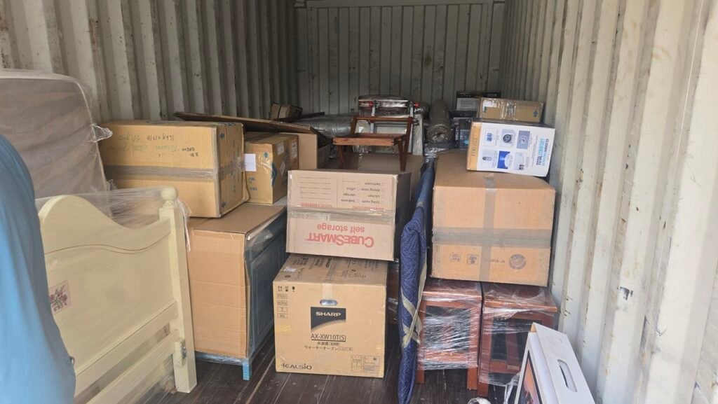 美国海运回国时间要多久呢?Ship2China可从美国西岸各主要港口(洛杉矶、旧金山、西雅图)出口,目的地覆盖中国各大港口,包括上海、宁波、青岛、天津、福州、厦门、广州、深圳等。整体海运时程估算如下: - 美国洛杉矶港口报关:约1–2周 - 海上运输:约4–5周 - 国内上海清关:约1–2周 - 两地取送货:约1–2天 全程海运回国时间预计约1-2个月,王先生有充分时间可以提前安排好南京的新居布置。 美国海运回国时间要多久呢?Ship2China可从美国西岸各主要港口(洛杉矶、旧金山、西雅图)出口,目的地覆盖中国各大港口,包括上海、宁波、青岛、天津、福州、厦门、广州、深圳等。整体海运时程估算如下: - 美国洛杉矶港口报关:约1–2周 - 海上运输:约4–5周 - 国内上海清关:约1–2周 - 两地取送货:约1–2天 全程海运回国时间预计约1-2个月,王先生有充分时间可以提前安排好南京的新居布置。