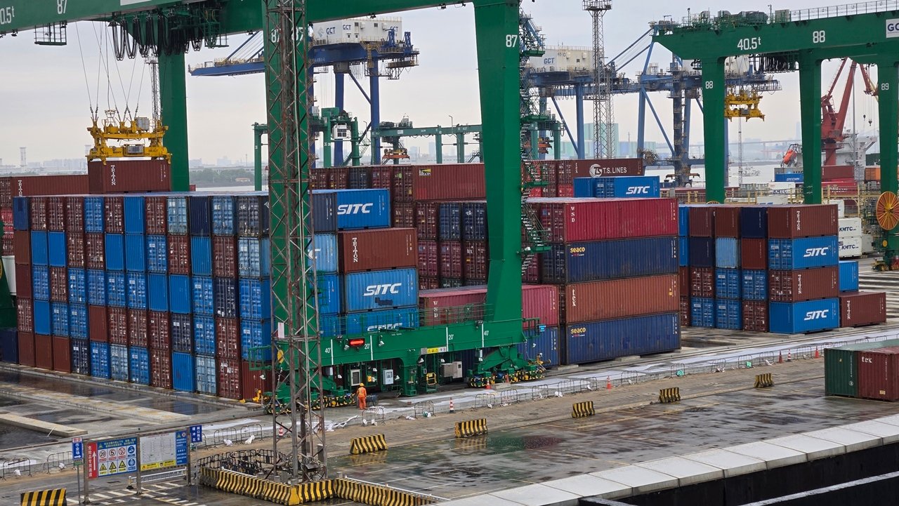 Ship2China成立10余年，位于美国是一家华人经营国际搬家公司，是FIDI-FAIM及IAM国际搬家协会成员之一，更是极少数FIDI-FAIM及IAM协会推荐的优良厂商之一，Google商家网路真实评价超过1500多条，超过99%客户给出五星好评，是一家靠谱的国际搬家公司。Ship2China国际搬家海运回国核心服务流程：1. 免费评估及报价：Ship2China提供免费上门测量或线上估价，无论客户在全美国各大城市如洛杉矶、旧金山湾区奥克兰、圣何塞、波特兰、西雅图、圣地牙哥、凤凰城、丹佛、芝加哥、纽约、费城、波士顿、德州达拉斯、休斯顿、奥斯丁、或加拿大温哥华及多伦多等地都能够提供美国海运搬家回中国服务。 2. 专业包装及上门取货：Ship2China专业包装团队上门打包，做防潮防震适合海上颠波潮湿环境，海运钢琴需要特别定制海运熏蒸木箱加强包护，并派遣专业团队上门搬运货物。 3. 美国出口报关及中国进境清关：Ship2China根据客户情况，本国人持中国护照或外国人持入境签证等评估如何做报关清关程序，协助完成行李清单、中国海关进出境旅客行李物品申报单及进境行李物品免税限量表符合免税额人民币$5000规定。 4. 送货到府及组装服务：私人物品家具海运送达指定地点并且组装完成，例如床垫家具需要拆卸后节省体积方便搬运，送货到府需要组装就定位，Ship2China提供完整门到门国际搬家海运回国服务。