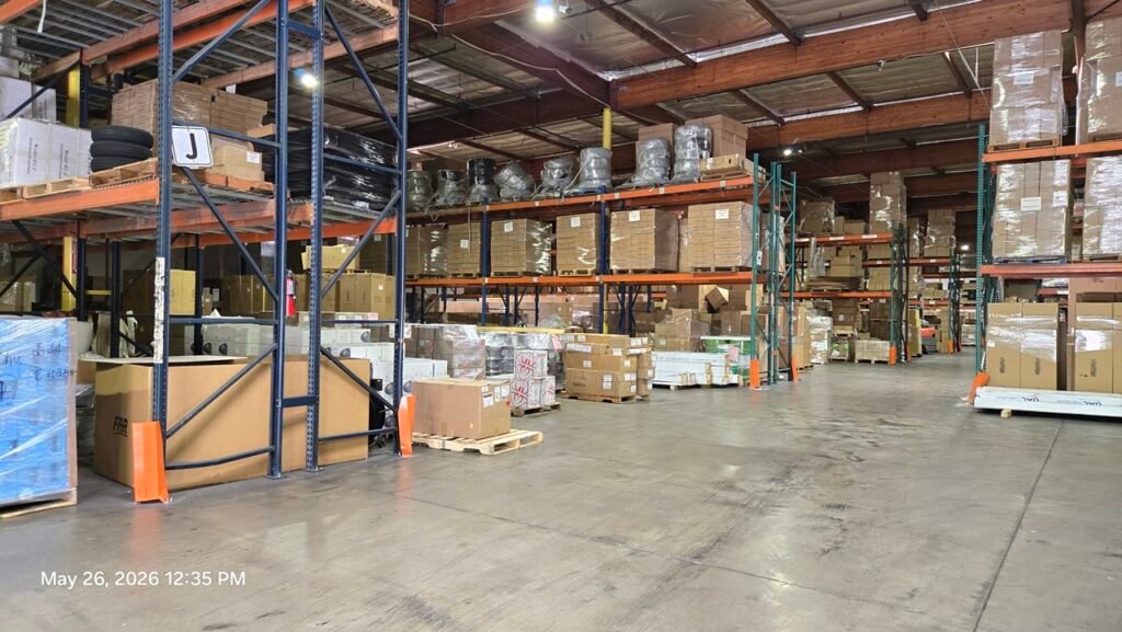 何谓国际搬家?国际搬家是指将私人物品个人行李例如家具电视、衣物鞋袜、书籍、床垫、厨房用品进行跨国运输且提供门到门搬运服务的服务内容,通常分为空运及海运,如果是大件物品或重量大货物或体积大例如家具或床垫或数十个纸箱等非常适合海运,空运适合小量、重量轻的生活用品,因为空运价格比海运贵非常多,可能高达十倍以上价差,空运通常按照重量收费,海运通常按照体积CBM收费,这里根据国际搬家联盟FIDI Global Alliance推荐国际搬家公司进行比较评比,根据想要从美国搬家回中国的客户根据价格预算及搬运种类选择适合自己的国际搬家公司。 何谓国际搬家?国际搬家是指将私人物品个人行李例如家具电视、衣物鞋袜、书籍、床垫、厨房用品进行跨国运输且提供门到门搬运服务的服务内容,通常分为空运及海运,如果是大件物品或重量大货物或体积大例如家具或床垫或数十个纸箱等非常适合海运,空运适合小量、重量轻的生活用品,因为空运价格比海运贵非常多,可能高达十倍以上价差,空运通常按照重量收费,海运通常按照体积CBM收费,这里根据国际搬家联盟FIDI Global Alliance推荐国际搬家公司进行比较评比,根据想要从美国搬家回中国的客户根据价格预算及搬运种类选择适合自己的国际搬家公司。