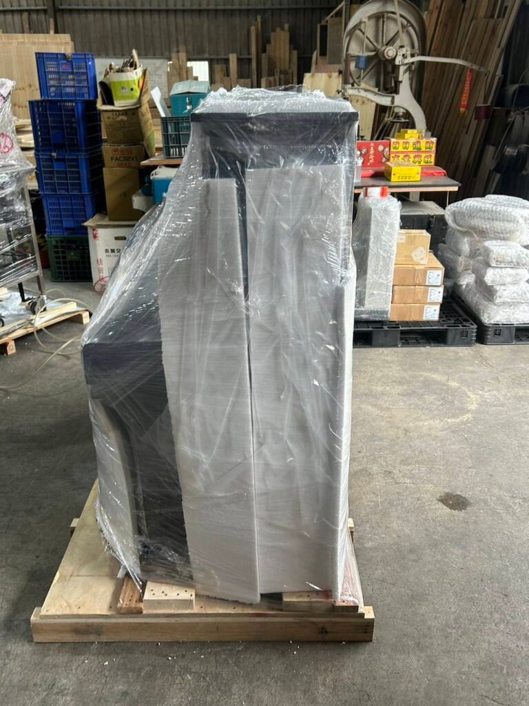 海运钢琴是国际搬家服务中属于高难度且相当困难的部份，因为钢琴非常重，几个人都抬不动，特别是要上下楼梯或是电梯太小进不去，需要吊挂车辆才能够搬运进高层住宅，海上风浪大且潮湿，需要特殊技巧搬运及熏蒸木箱包装方式，Ship2China专业跨国海运钢琴经验丰富值得客户信赖，想从洛杉矶海运钢琴回国吗？推荐咨询Ship2China国际搬家公司。