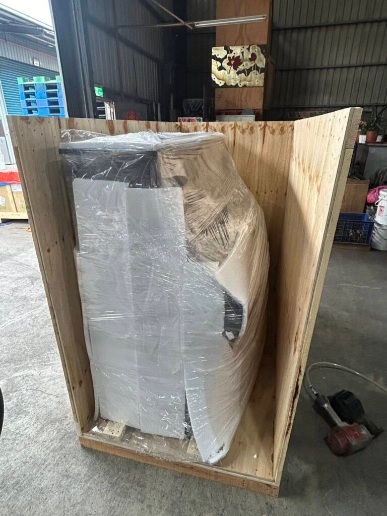 海运钢琴是国际搬家服务中属于高难度且相当困难的部份，因为钢琴非常重，几个人都抬不动，特别是要上下楼梯或是电梯太小进不去，需要吊挂车辆才能够搬运进高层住宅，海上风浪大且潮湿，需要特殊技巧搬运及熏蒸木箱包装方式，Ship2China专业跨国海运钢琴经验丰富值得客户信赖，想从洛杉矶海运钢琴回国吗？推荐咨询Ship2China国际搬家公司。